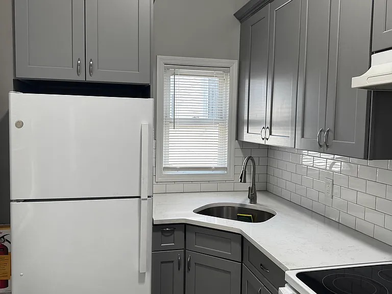 23 Collegeview Ave #12 — Photo 2