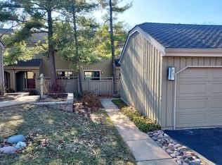 787 Oak Hill Rd #467, Barrington, IL 60010