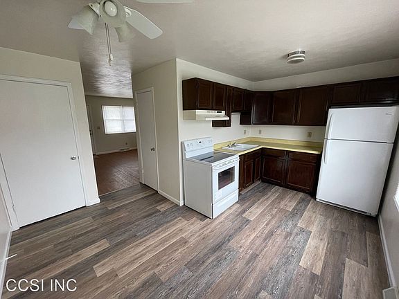 3rd image of 651 W 61st St #7188411