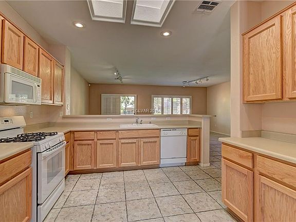4th image of 2640 Peoria Ave