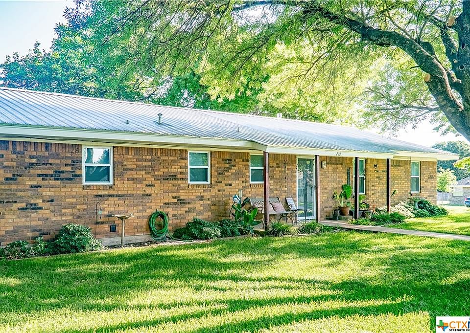 1st image of 202 Ash Dr