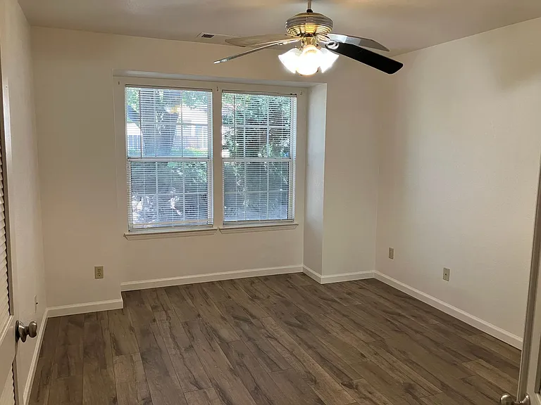 2704 Snyder Ave — Photo 6