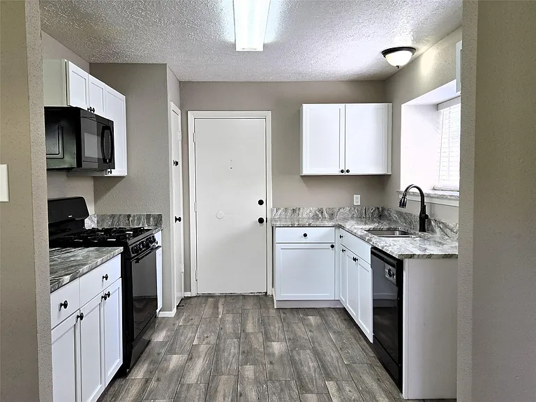 24015 Farm Hill Rd — Photo 8