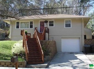 211 Grove St, Sioux City, IA 51103