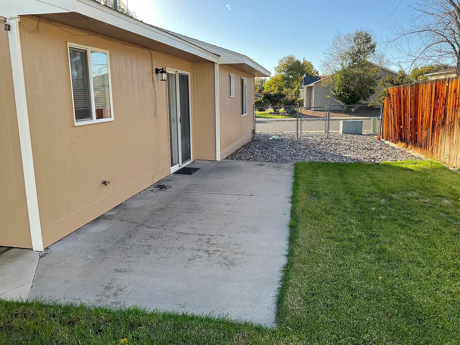 3 bed, 1244 sqft, $1,900 — Photo 2