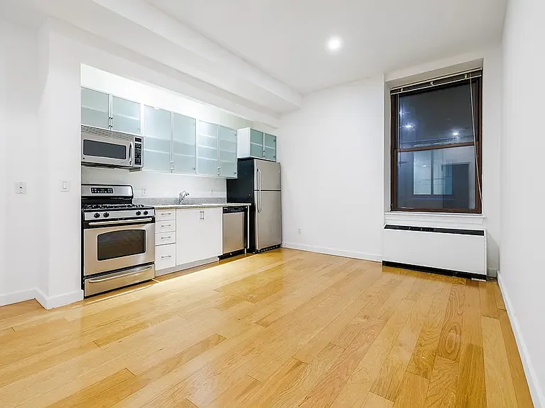 37 Wall St #5D — Photo 1