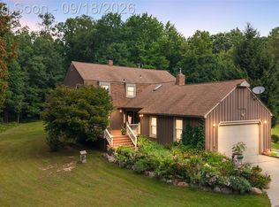 2201 E Gunn Rd, Rochester, MI 48306