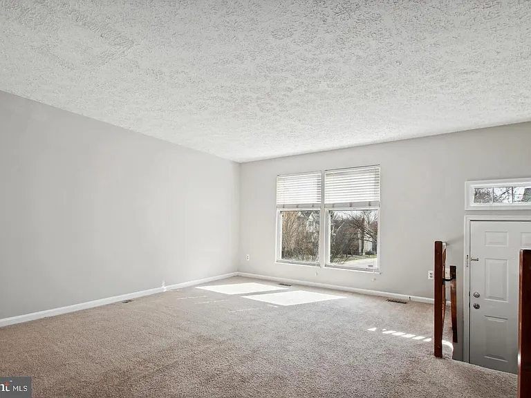 704 Suffield Dr — Photo 3