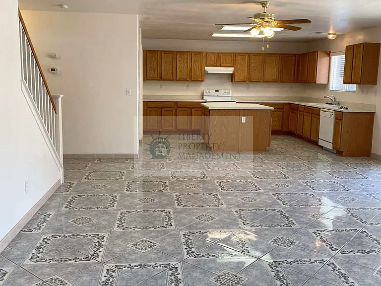 6206 E Bellaire Way — Photo 2