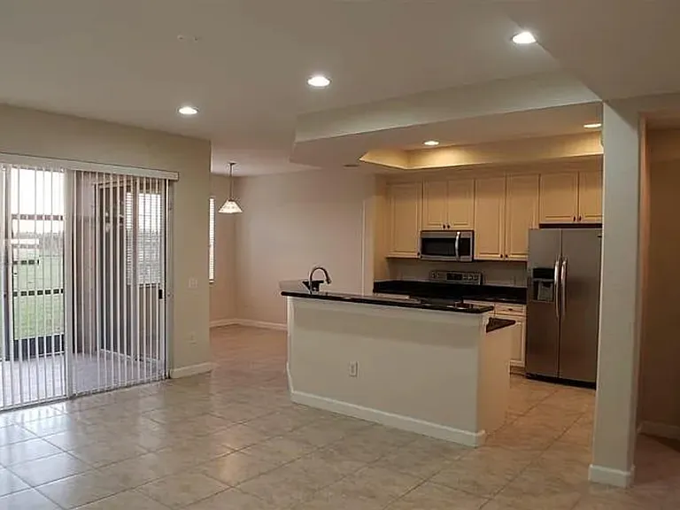 This is a sample photo of the same floor plan. The apartment is under renovation and the photos will be updated when construction is completed. Finishes will be similar but not exactly the same.