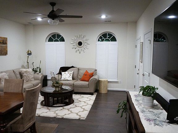 4th image of 3600 Briarwood Dr #3G