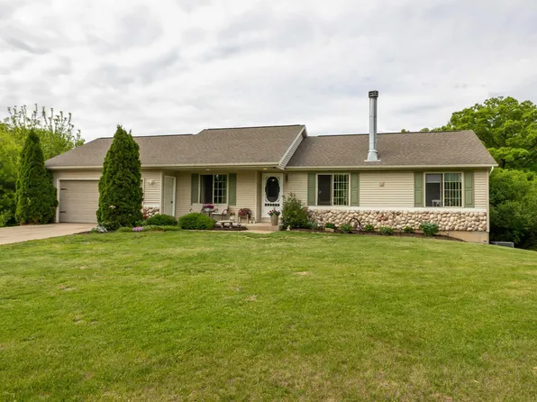 1320 Raymond Ct, Platteville, WI 53818