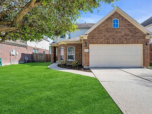 3rd image of 5026 Forest Hurst Dr