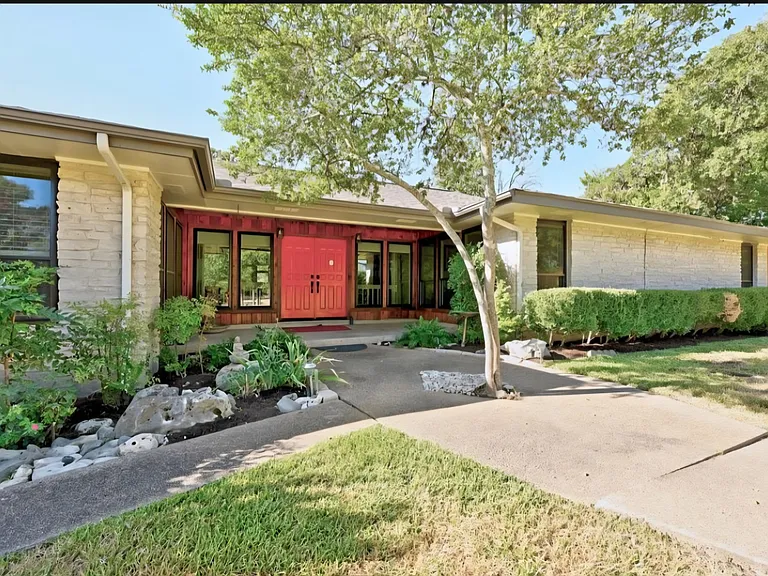 2101 Chaparral Rd — Photo 2