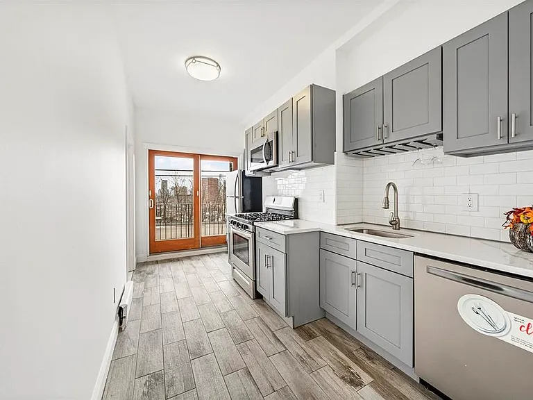 242 Palisade Ave #2 — Photo 2