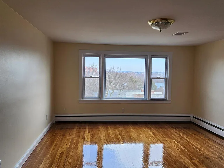 94 Moreland St #4 — Photo 2