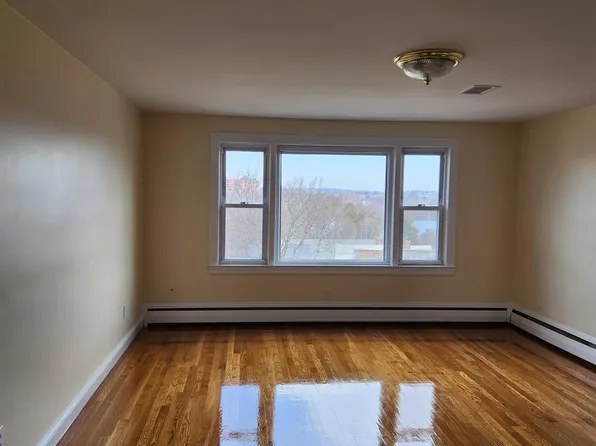 96 Moreland St, Somerville, MA 02145