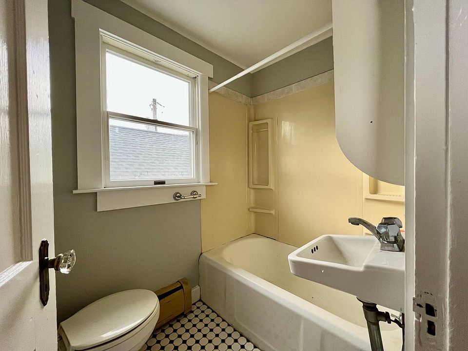 46 Friend Street Apartment Rentals Amesbury, MA Zillow