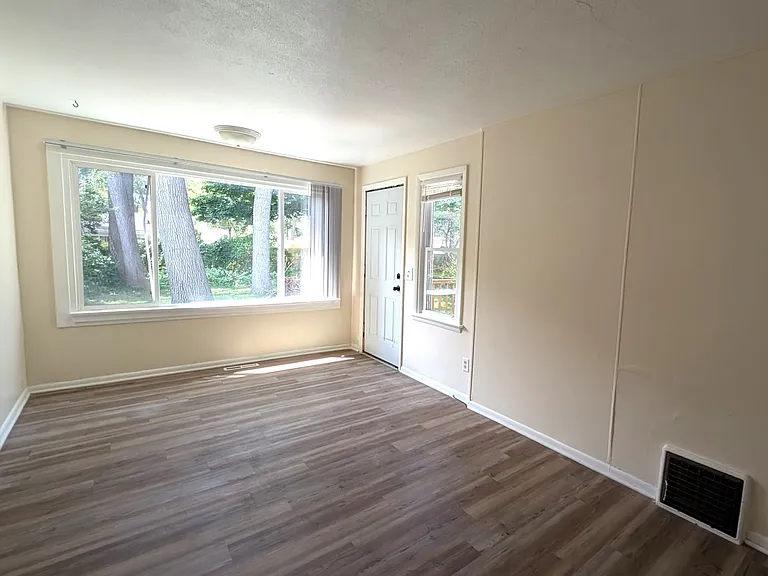 2311 Philo Ave — Photo 7