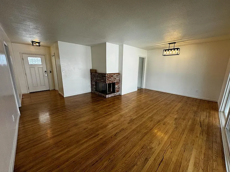 Living room/dining room