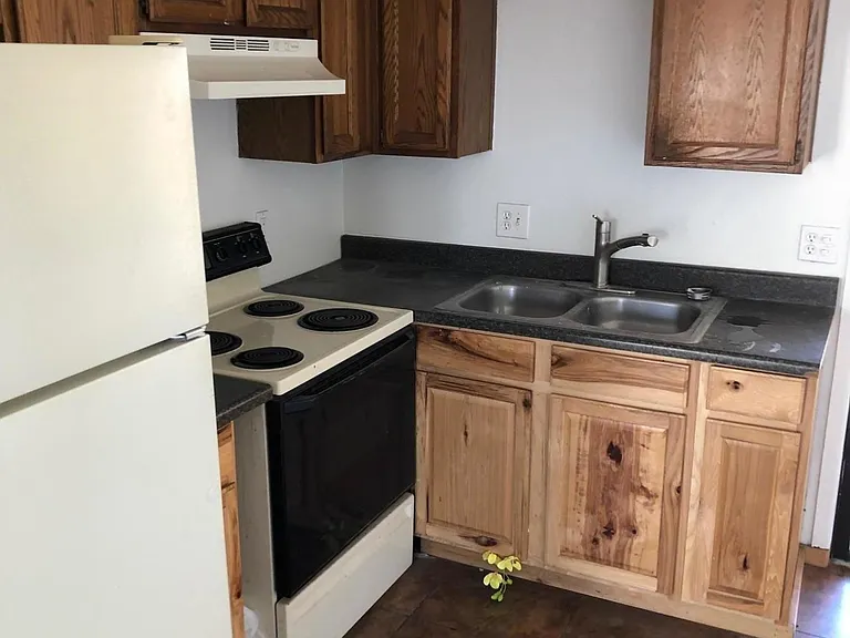 1028 E Hedrick Dr #3 — Photo 4