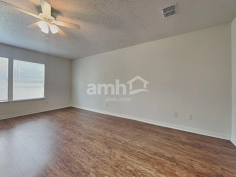 4405 Statesman Ln — Photo 14