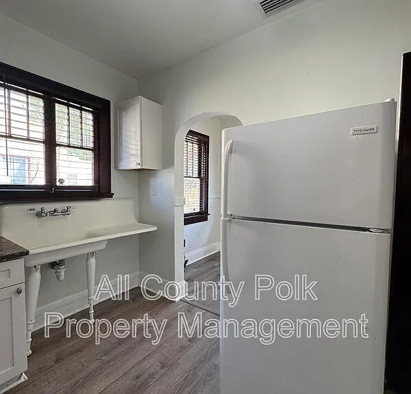 202 W Belmar St — Photo 14