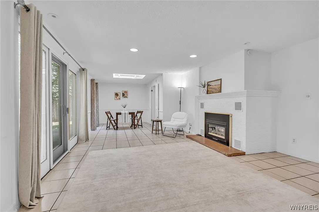 4 bed, 2.0 bath, 1536 sqft, $2,700 — Photo 4