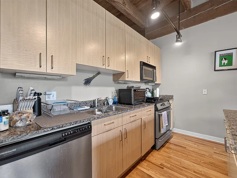 2201 W Wabansia Ave #17 — Photo 9