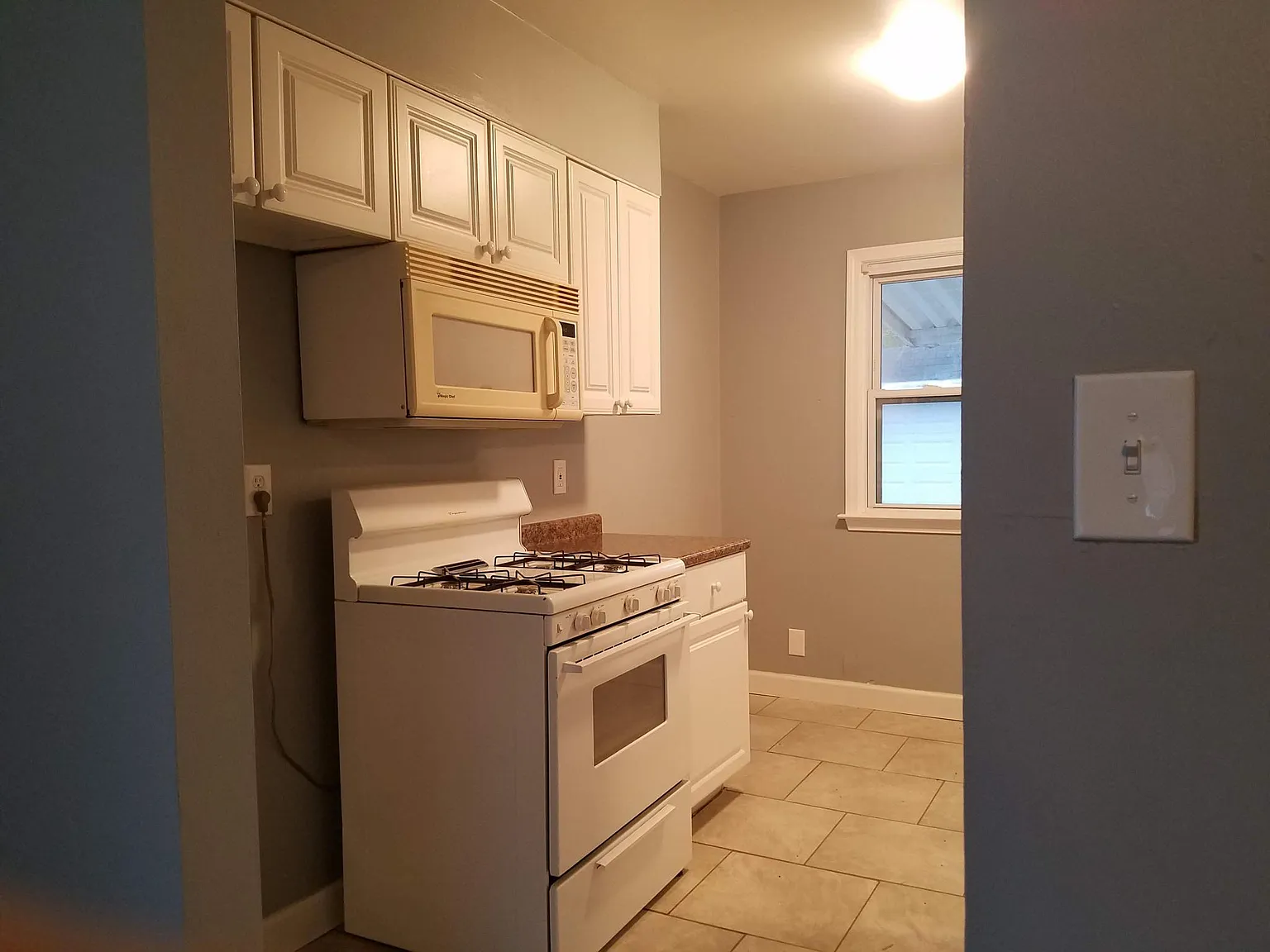 2 bed, 696 sqft, $1,446 — Photo 3