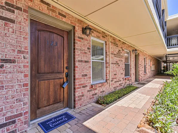 402 Post Office St APT 123, Galveston, TX 77550