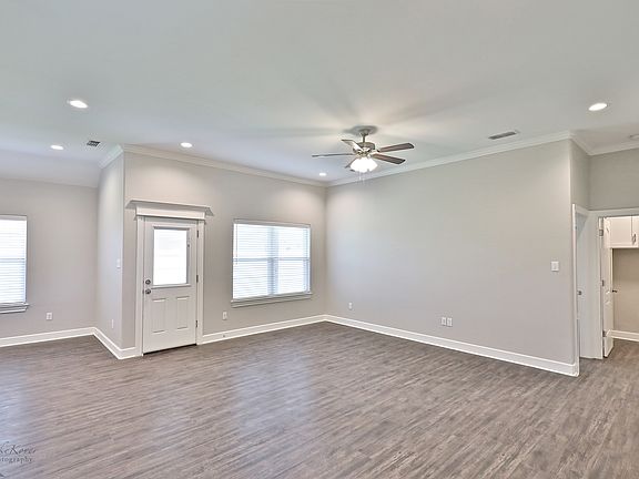 5th image of 302 Martis Way