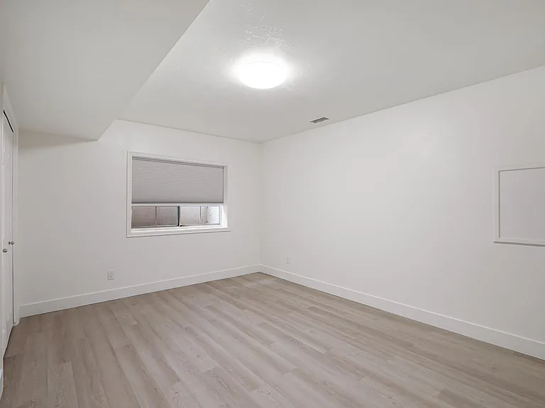 1275 Cambridge Ct — Photo 24