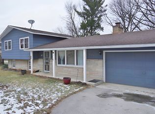 215 Hawthorne Cir, Joliet, IL 60433