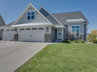 565 Pebblestone Cir, Hobart, WI 54155