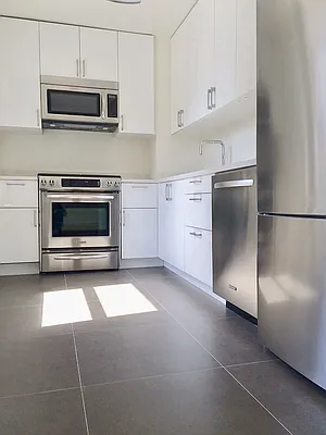 Rented by Manhattan Apartment Organization | media 213