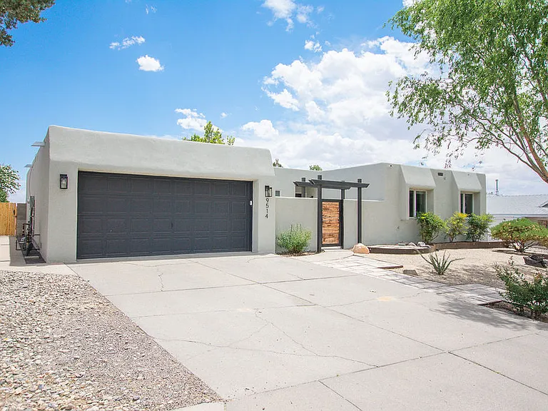 9514 Avenida Del Oso NE — Photo 2