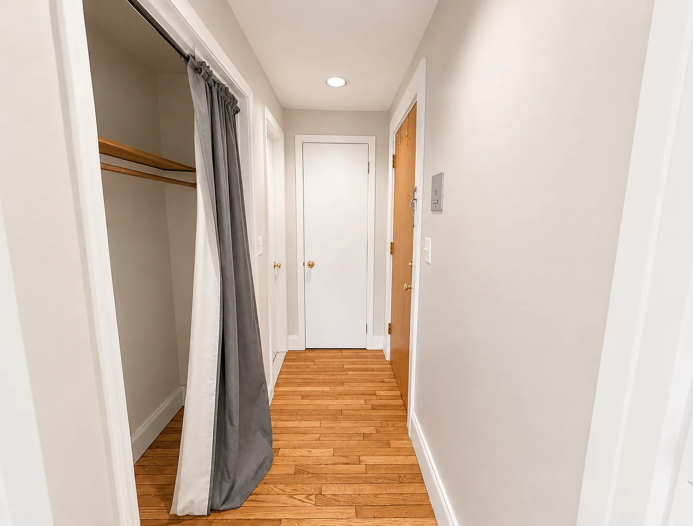 1 bed, 999 sqft, $2,300 — Photo 3