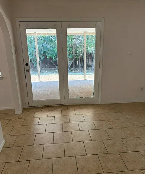 2524 Catalina Way — Photo 12
