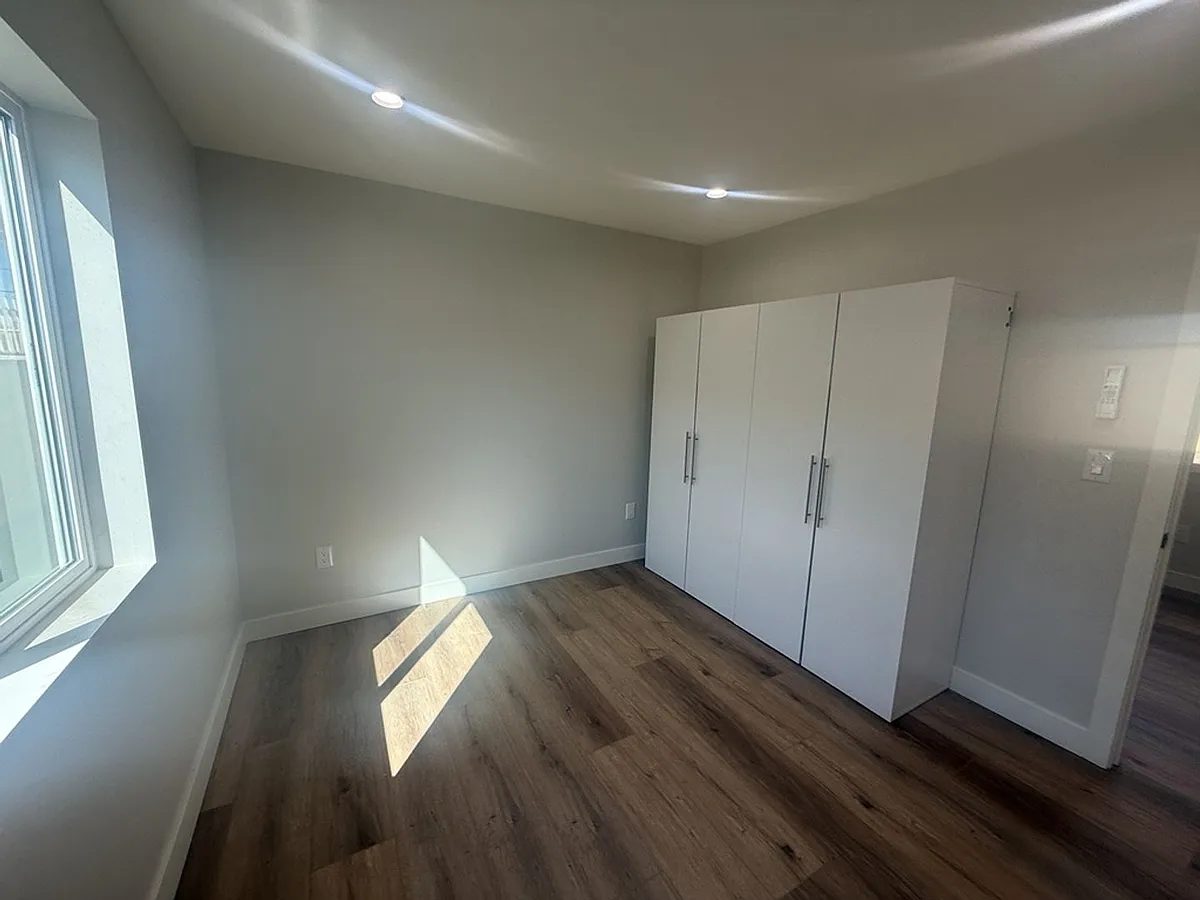 Building Photo - 109