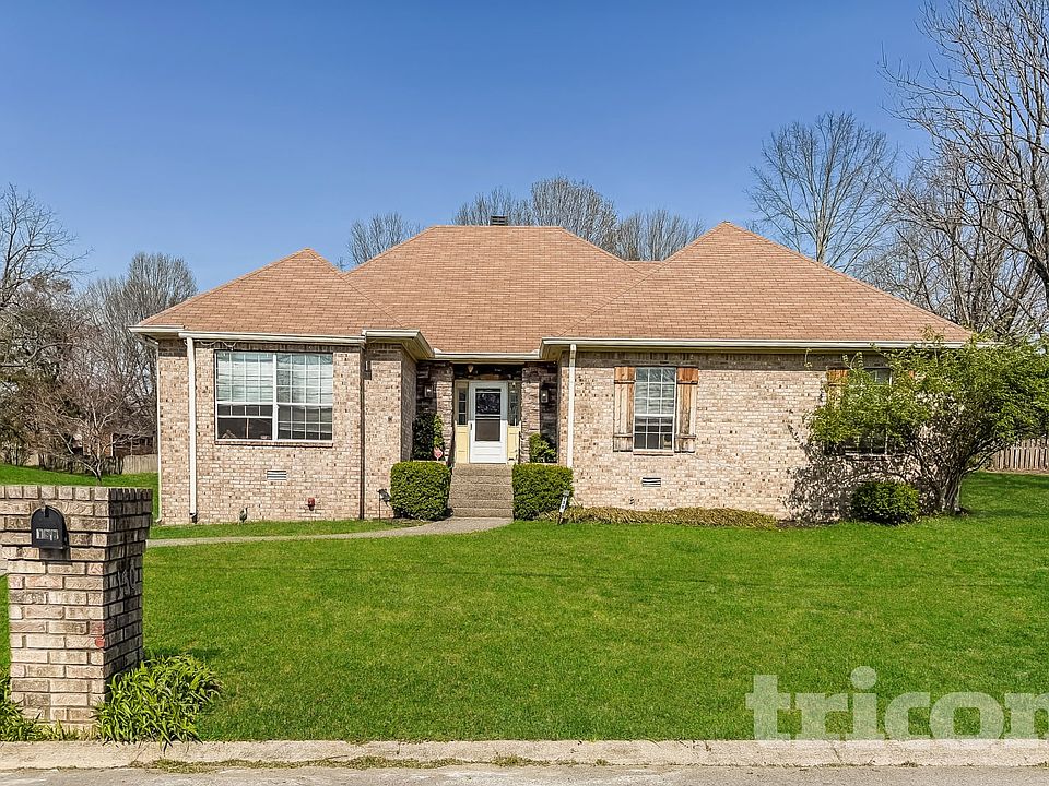 1st image of 130 Devonshire Trl
