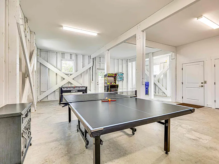211 Annie Dr — Photo 43