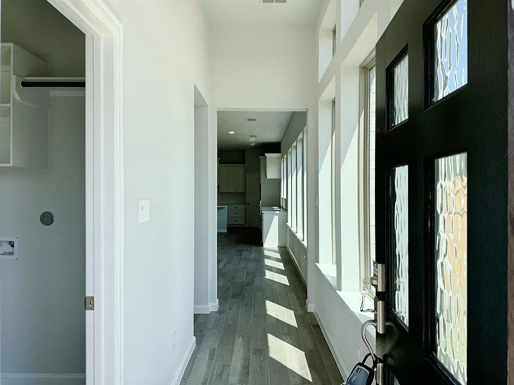 4 bed, 3.0 bath, 1878 sqft, $2,500 — Photo 2