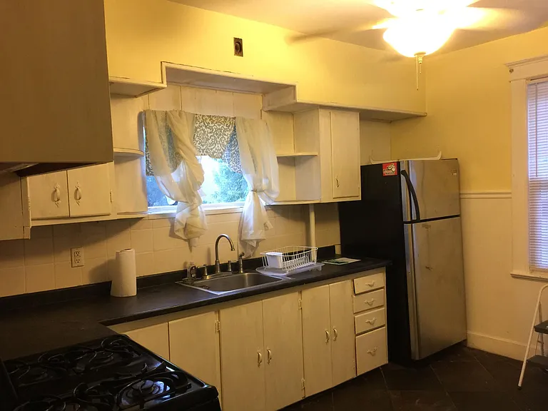 79 Plum St #1 — Photo 2