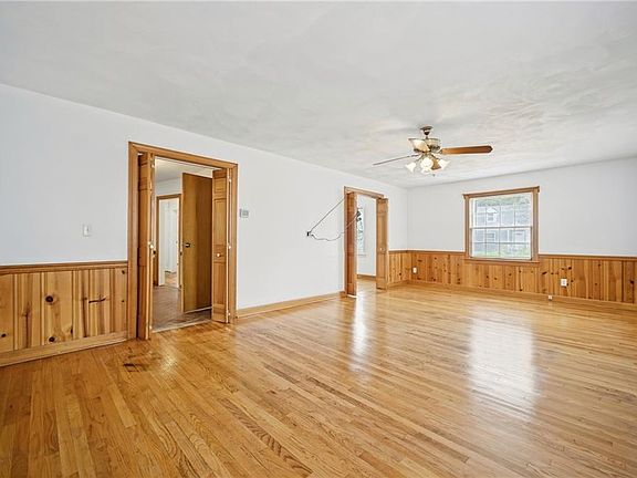 5th image of 8710 Meadow Brook Ln