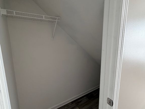 5th image of 315 Pinehill Dr #1