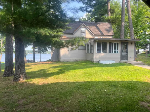 N2746 N Shore Dr, Clintonville, WI 54929