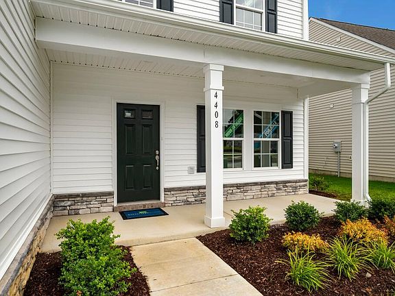 These photos are representative of this floor plan, but all options may not be available in every co