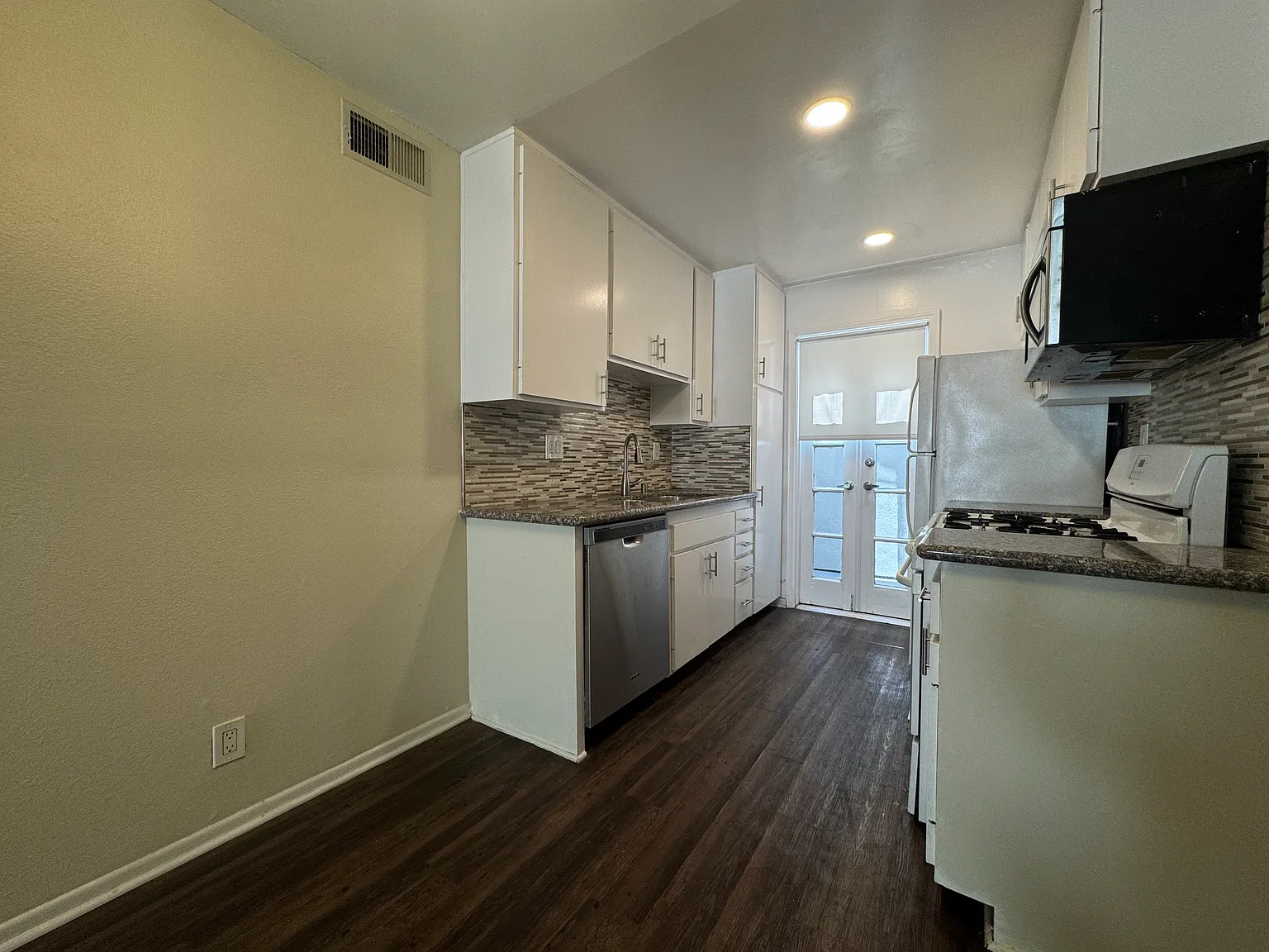 2 bed, 1200 sqft, $3,295 — Photo 4