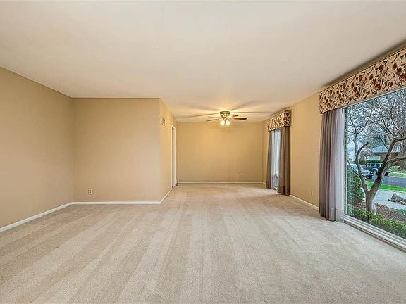 3rd image of 7706 W 99th Ter